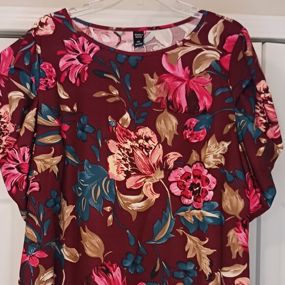 #38 3/$18 - Emery Rose Red/Pink Short Sleeve Top Size 4X - Picture 4 of 6